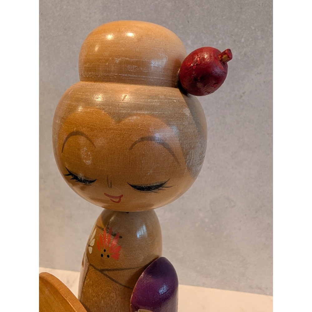 Japanese Vintage Kokeshi Doll Sadao Kishi - Leaning - Hand Painted Floral 8in - Picture 4 of 9